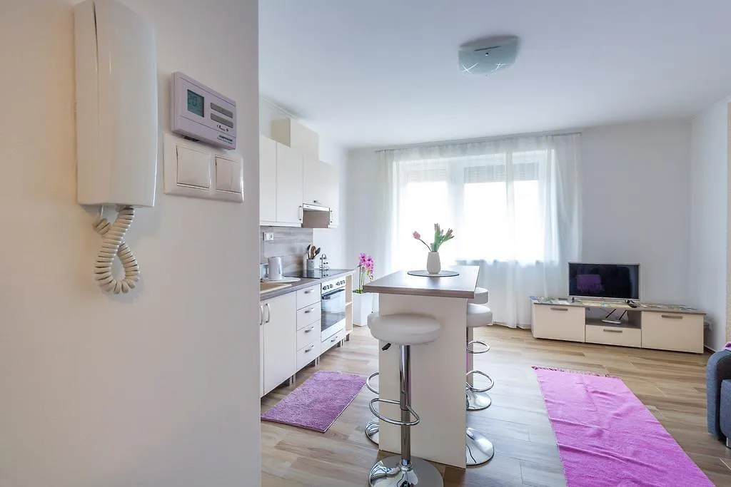 Aqualiget-Apartmanhaz E-Car Plug-In Point Szeged Apartment 0*,